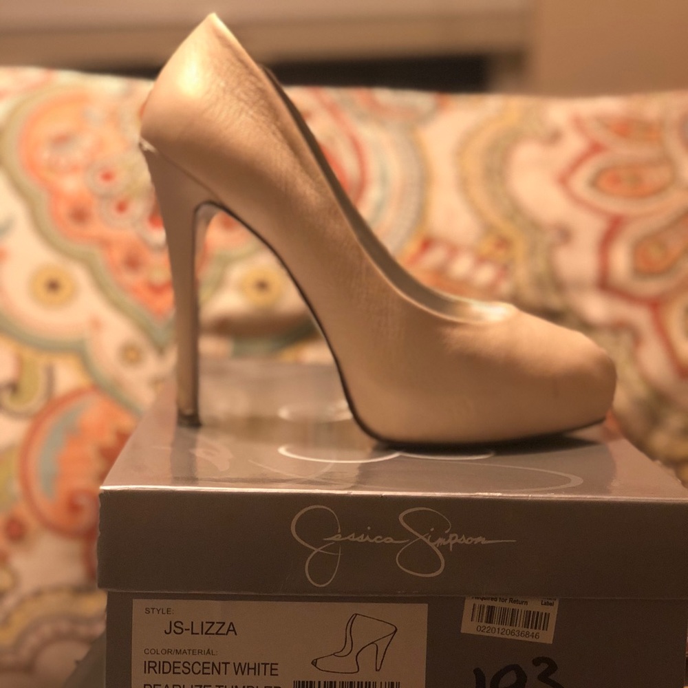 Jessica Simpson pearlized Size 6 heels